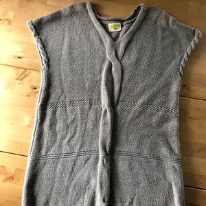 Girls sleeveless sweater